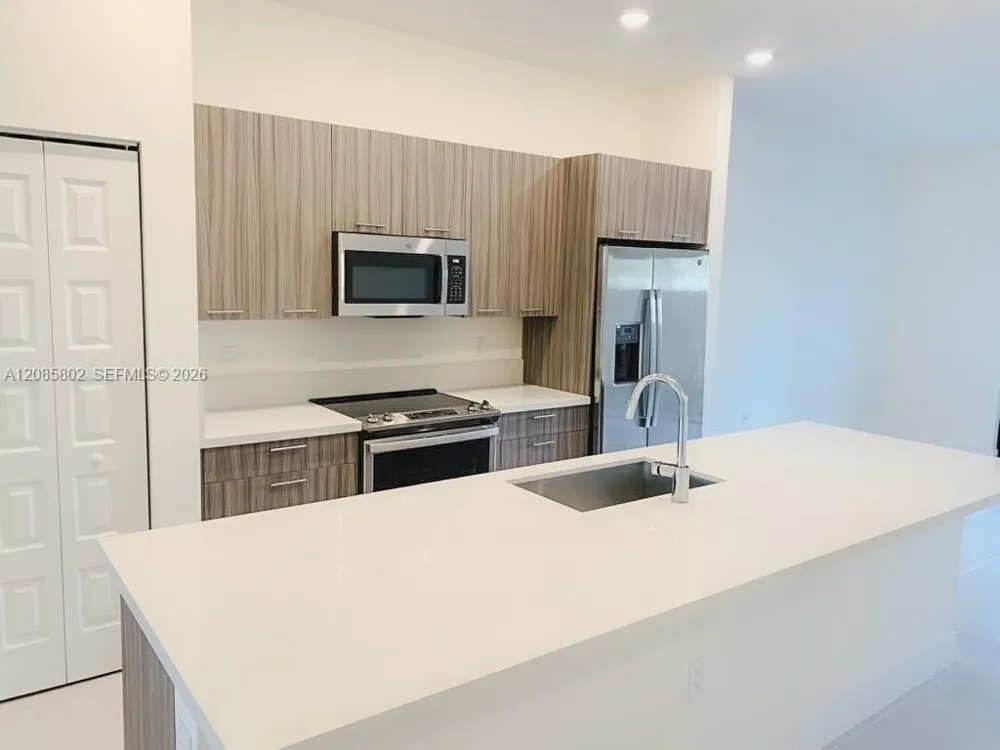 8151 NW 104th Ave #4 Doral, FL 33178