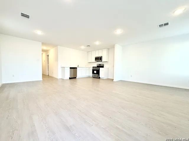 6602 COQUINA CV Elmendorf, TX 78112