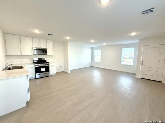 6602 COQUINA CV Elmendorf, TX 78112