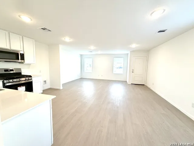 6602 COQUINA CV Elmendorf, TX 78112