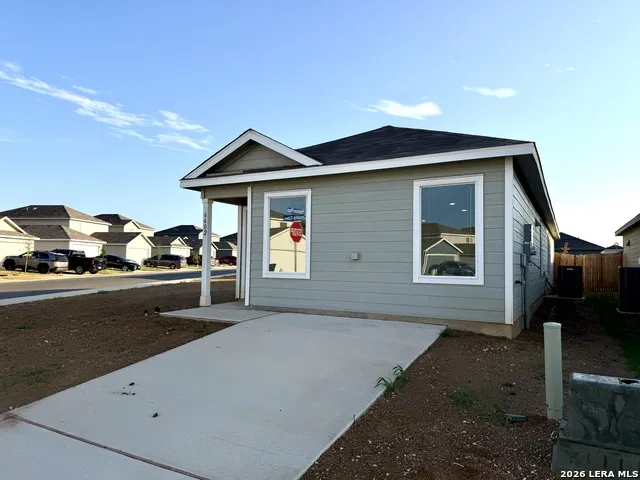 6602 COQUINA CV Elmendorf, TX 78112