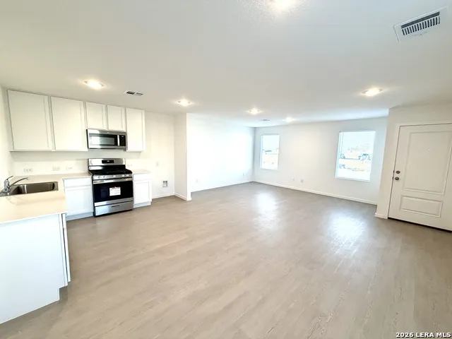 6602 COQUINA CV Elmendorf, TX 78112