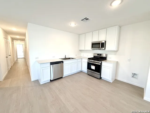 6602 COQUINA CV Elmendorf, TX 78112