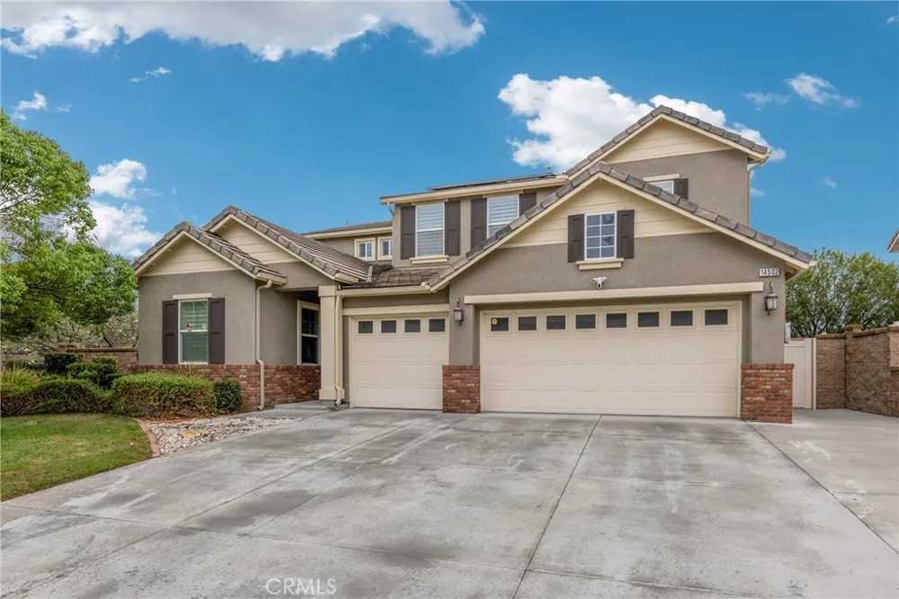 14502 Badger Eastvale, CA 92880