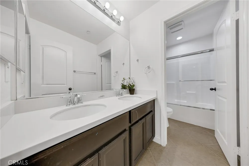 14502 Badger Eastvale, CA 92880