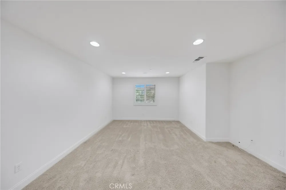 14502 Badger Eastvale, CA 92880