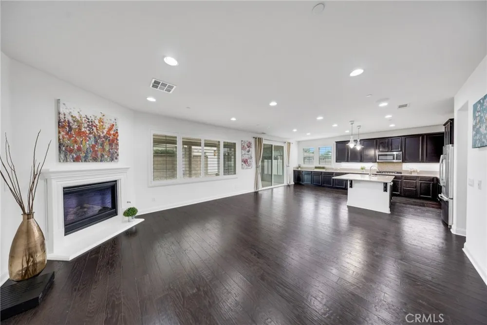 14502 Badger Eastvale, CA 92880