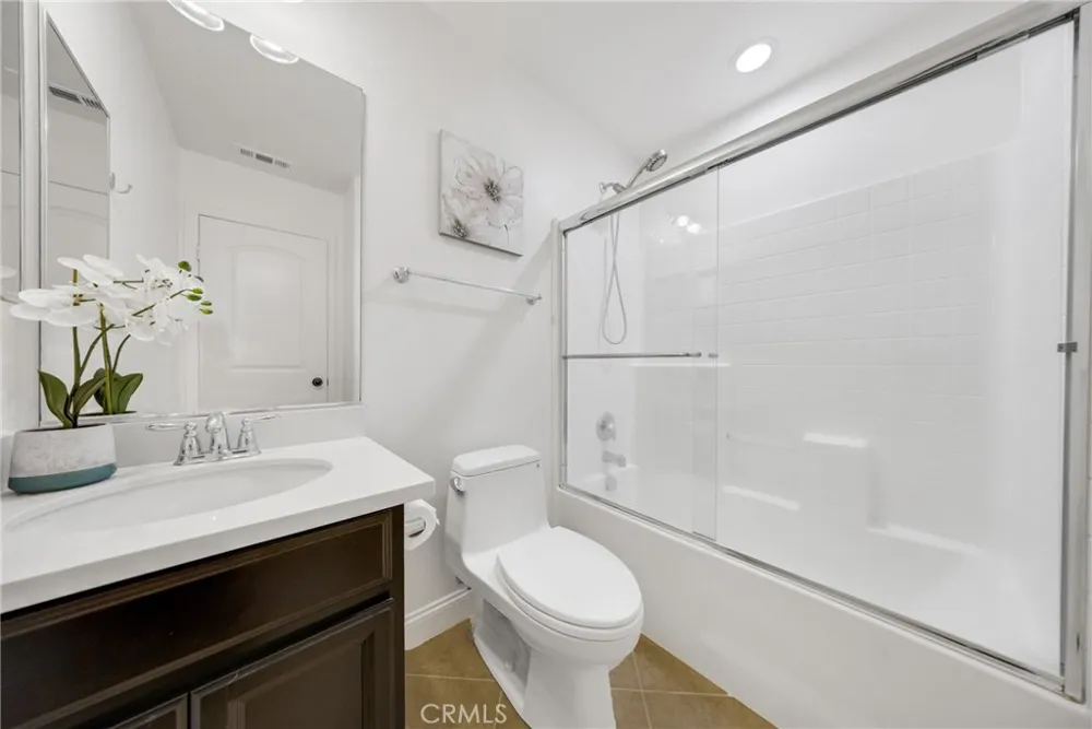 14502 Badger Eastvale, CA 92880