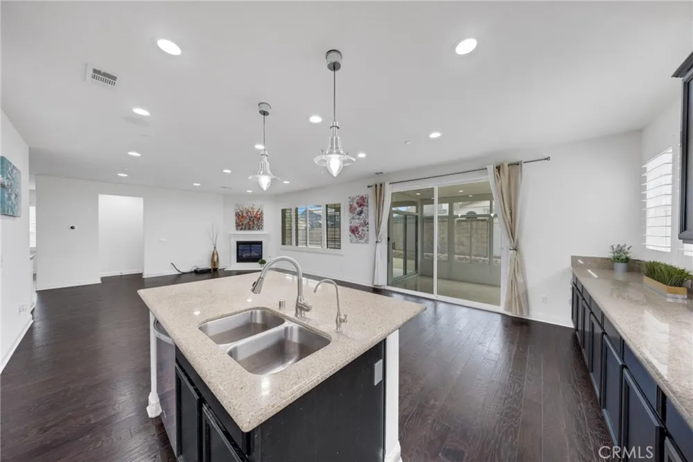 14502 Badger Eastvale, CA 92880