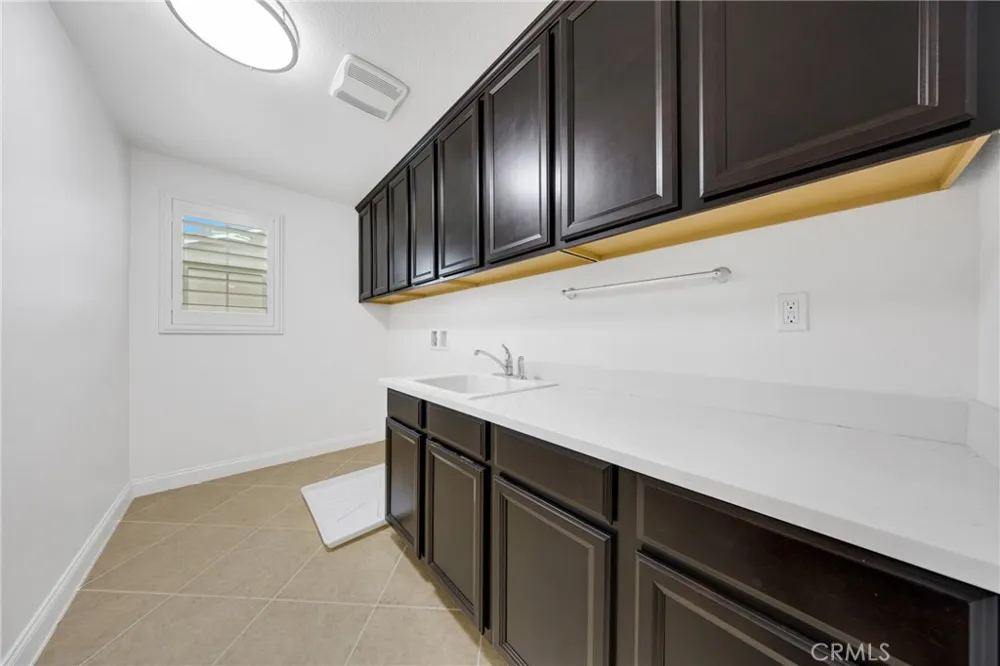 14502 Badger Eastvale, CA 92880