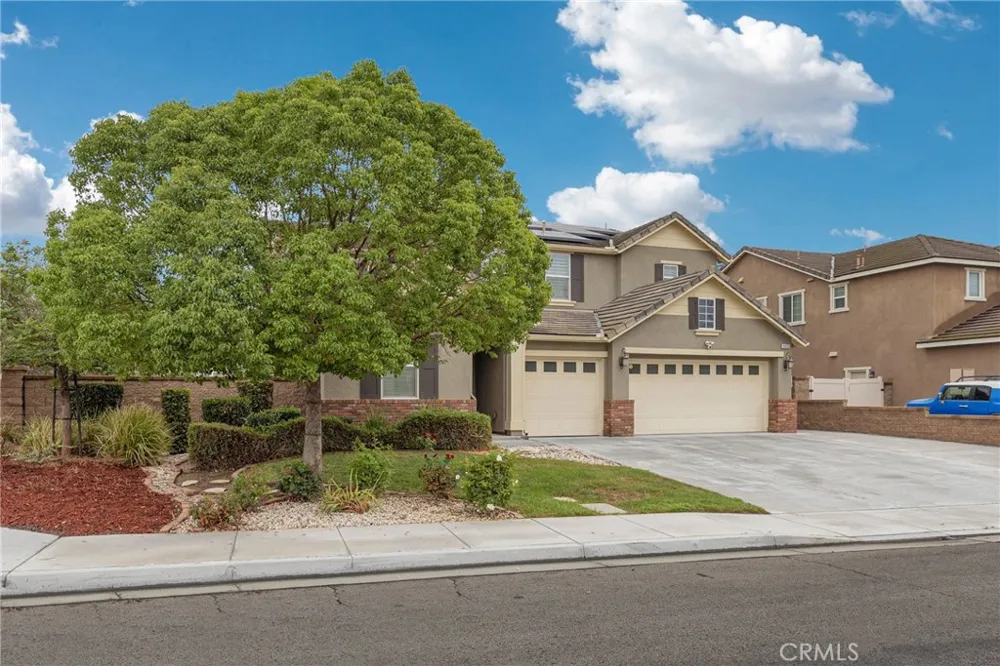 14502 Badger Eastvale, CA 92880