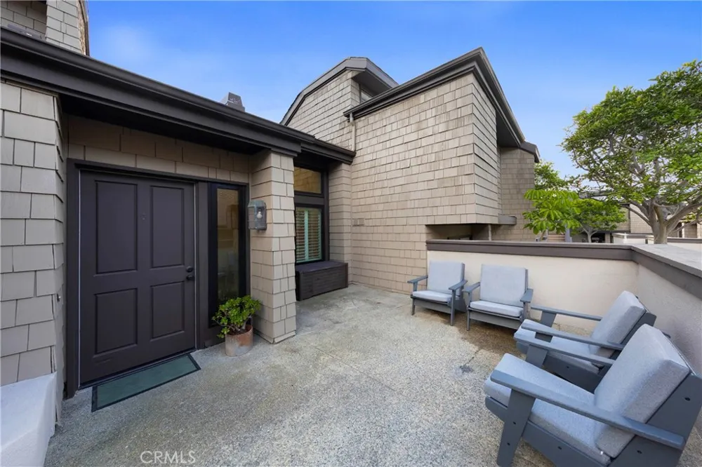 25 Canyon Island Newport Beach, CA 92660
