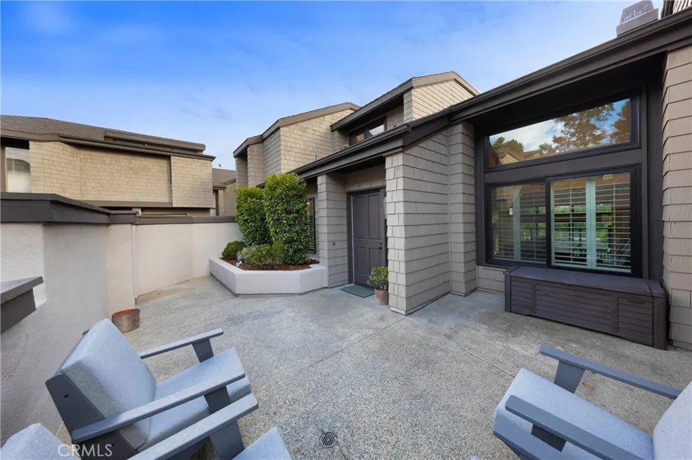25 Canyon Island Newport Beach, CA 92660