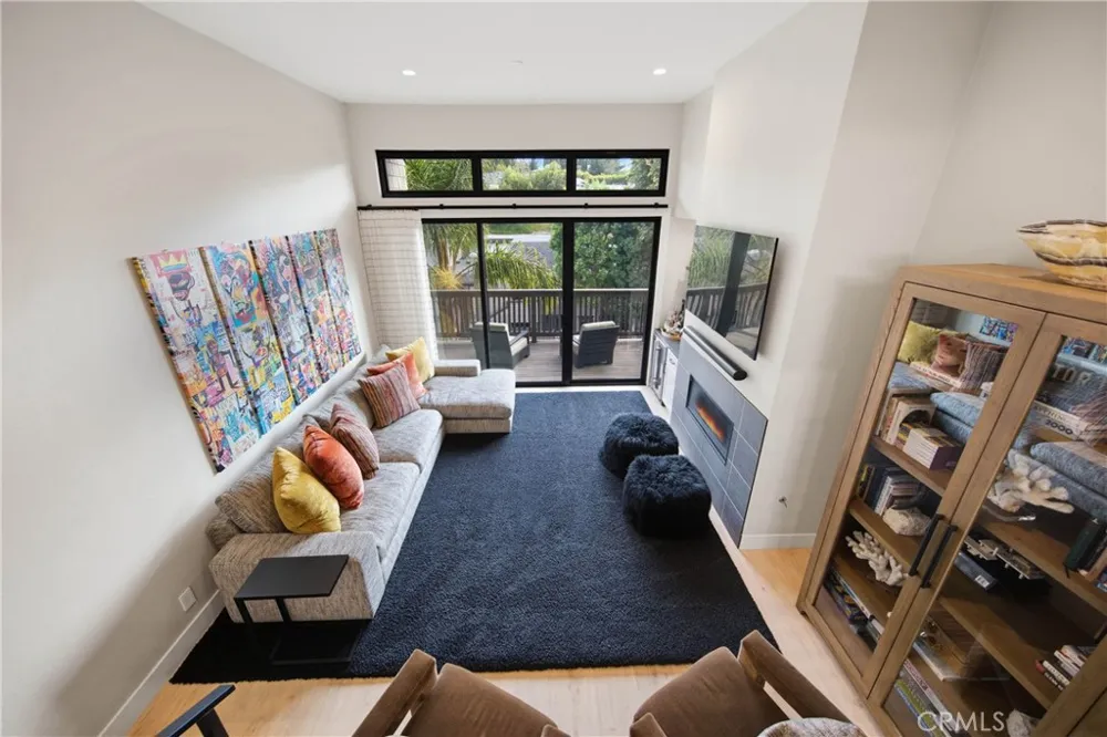 25 Canyon Island Newport Beach, CA 92660