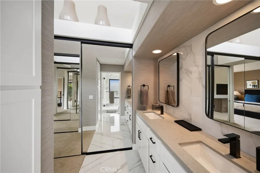 25 Canyon Island Newport Beach, CA 92660