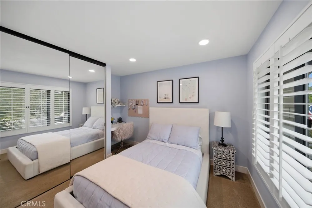25 Canyon Island Newport Beach, CA 92660