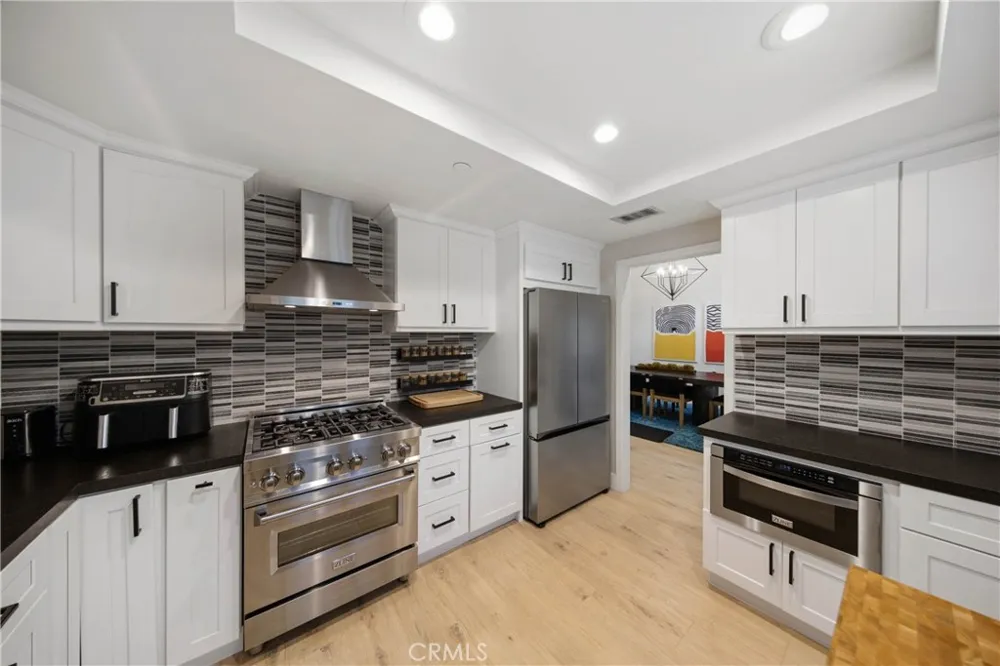 25 Canyon Island Newport Beach, CA 92660