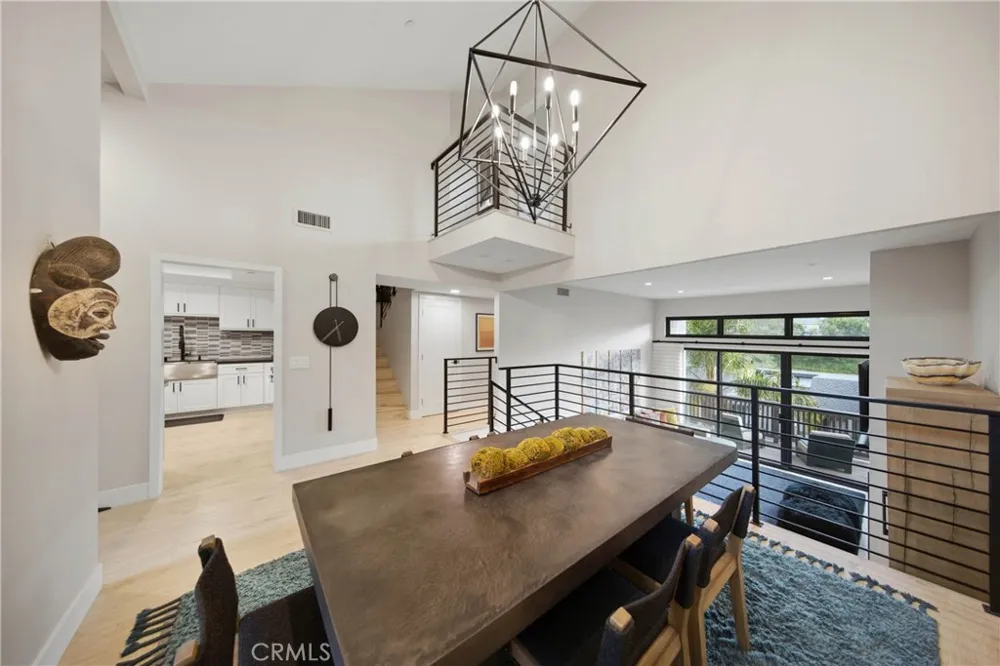 25 Canyon Island Newport Beach, CA 92660