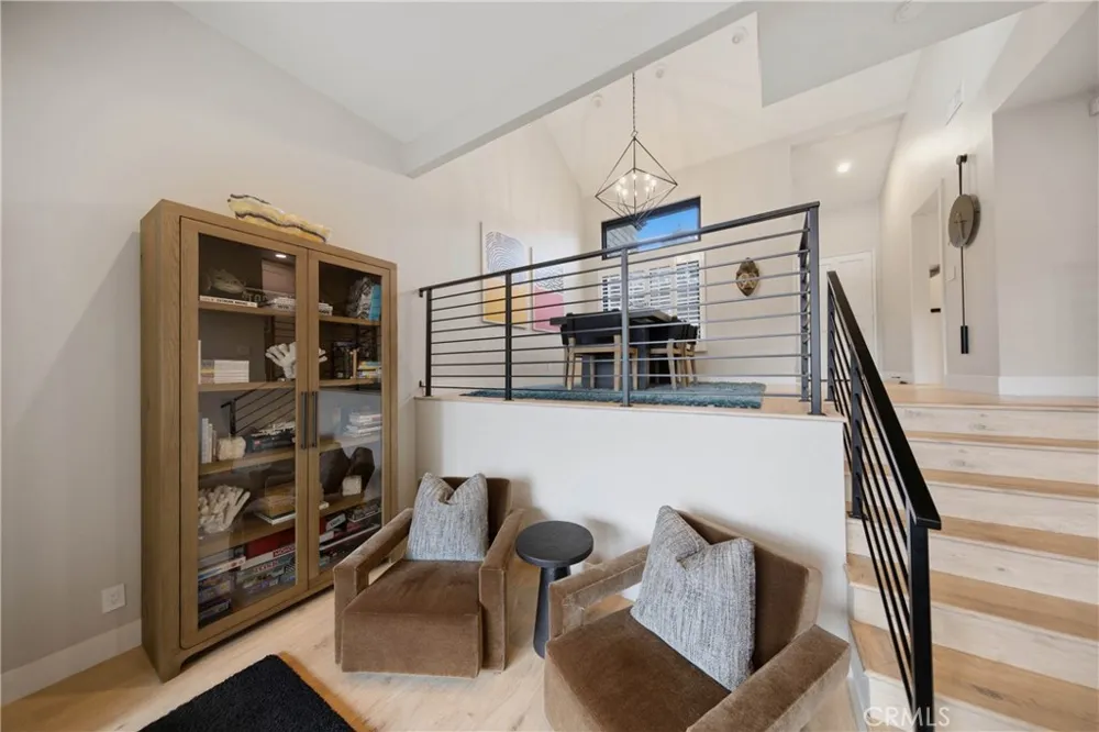 25 Canyon Island Newport Beach, CA 92660