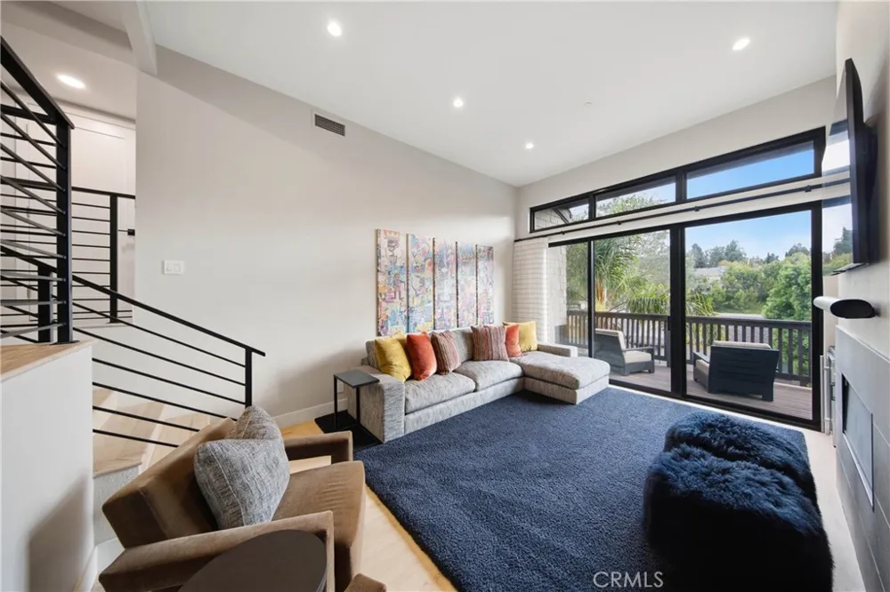 25 Canyon Island Newport Beach, CA 92660