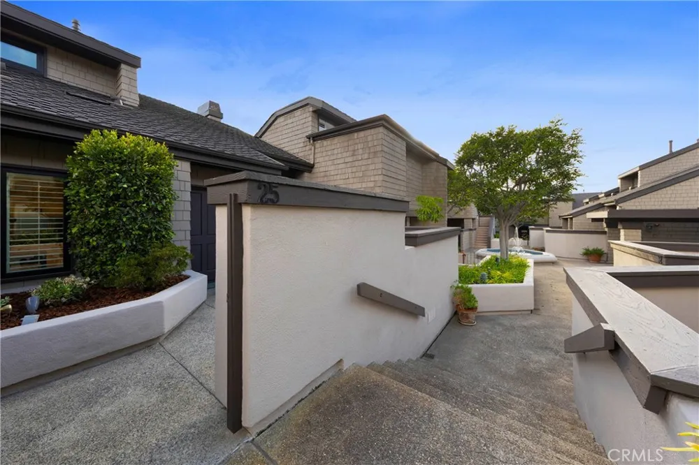 25 Canyon Island Newport Beach, CA 92660