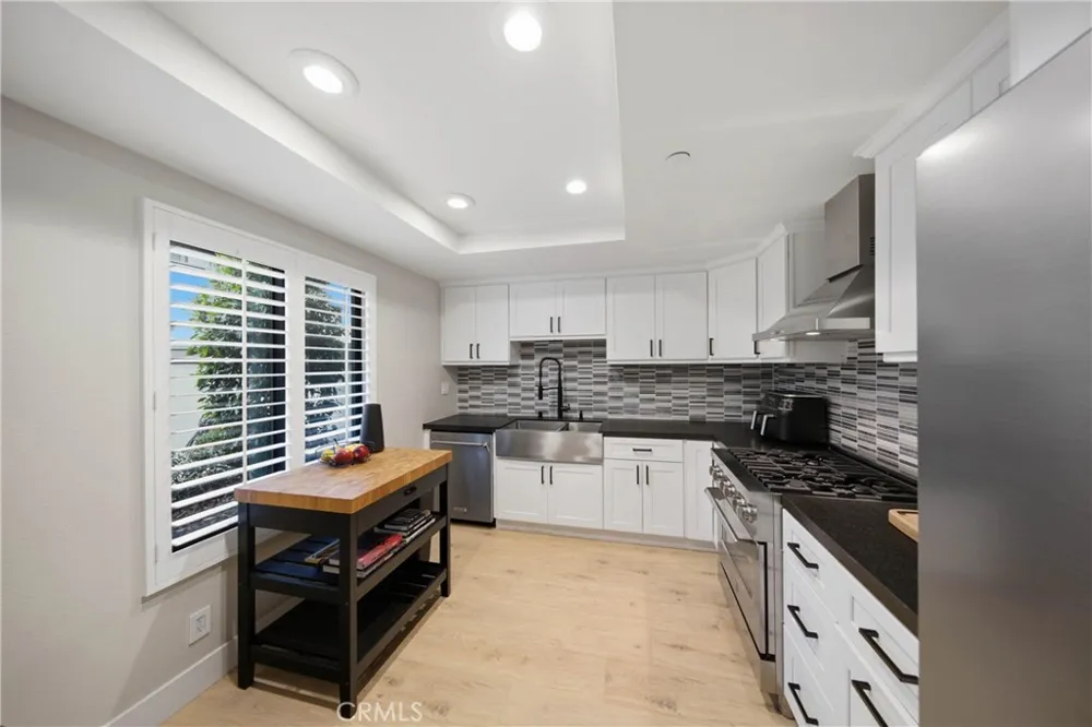 25 Canyon Island Newport Beach, CA 92660