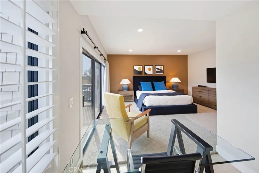 25 Canyon Island Newport Beach, CA 92660
