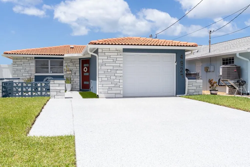 4927 BLUE HERON DRIVE New Port Richey, FL 34652