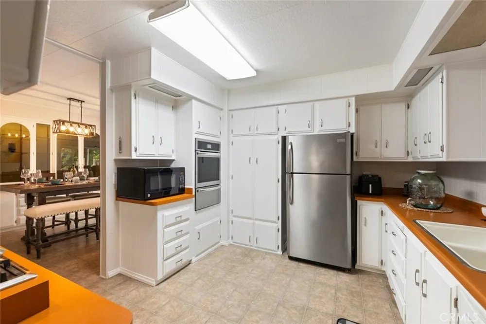 38111 Via La Colina Murrieta, CA 92563