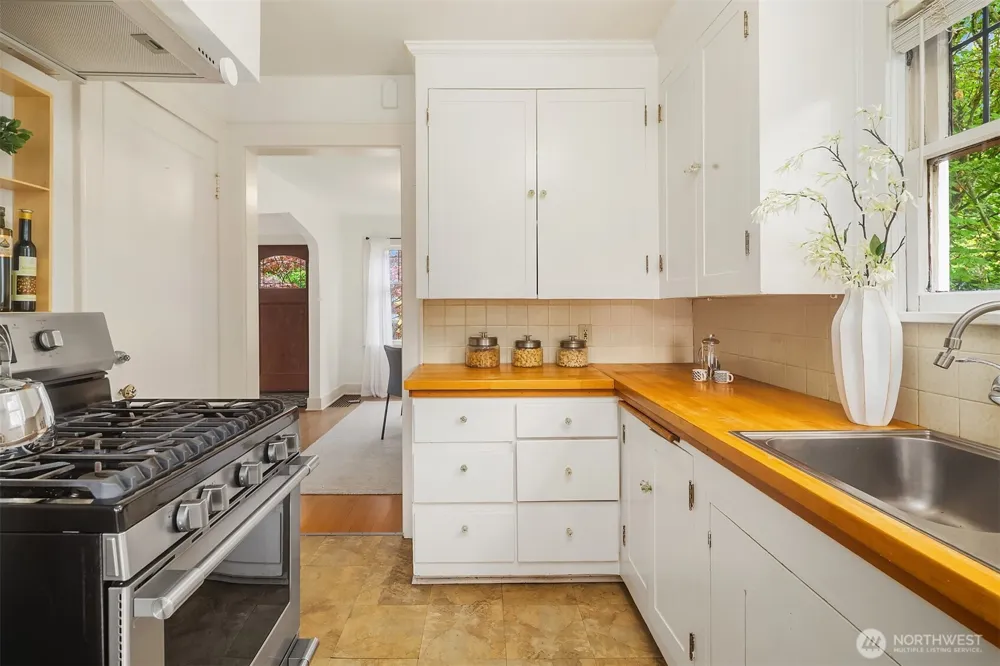 2609 Queen Anne Avenue Seattle, WA 98126