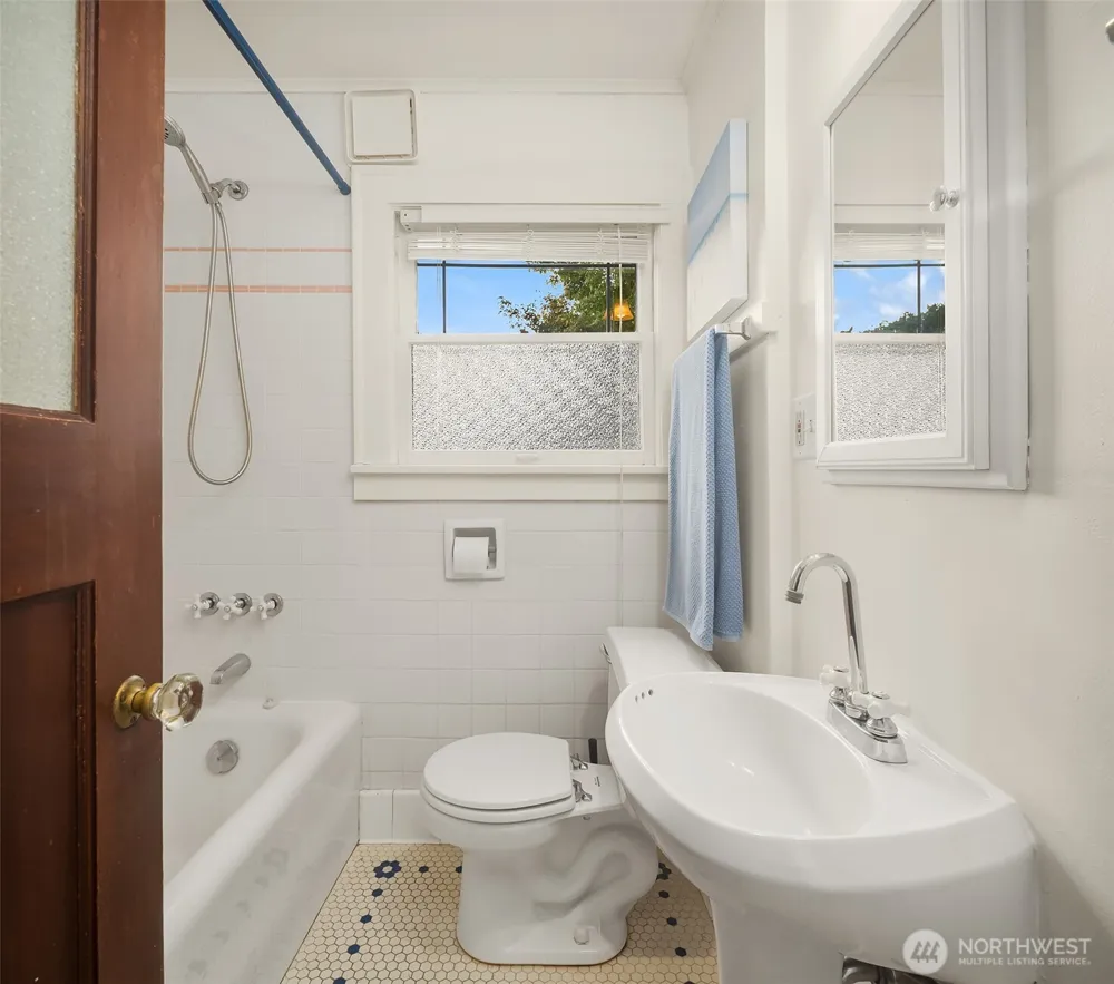 2609 Queen Anne Avenue Seattle, WA 98126