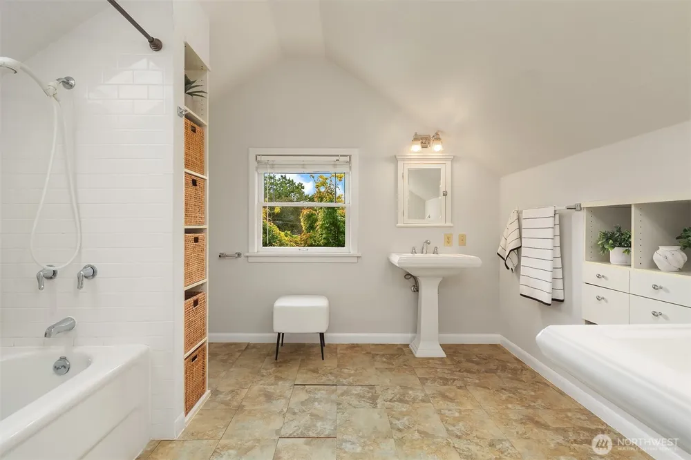 2609 Queen Anne Avenue Seattle, WA 98126