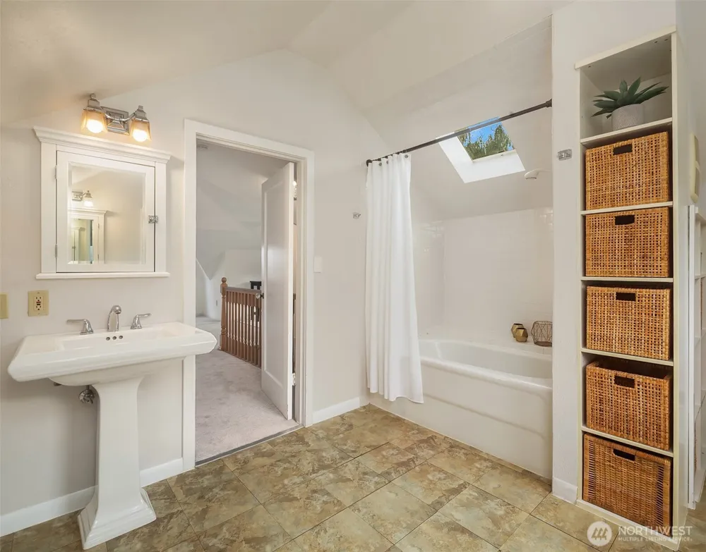 2609 Queen Anne Avenue Seattle, WA 98126