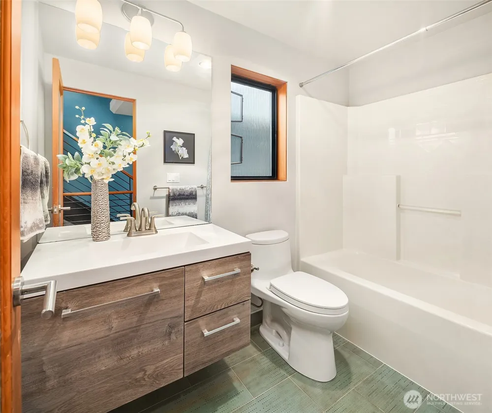 2423 75th Street Seattle, WA 98103