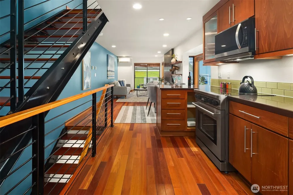 2423 75th Street Seattle, WA 98103
