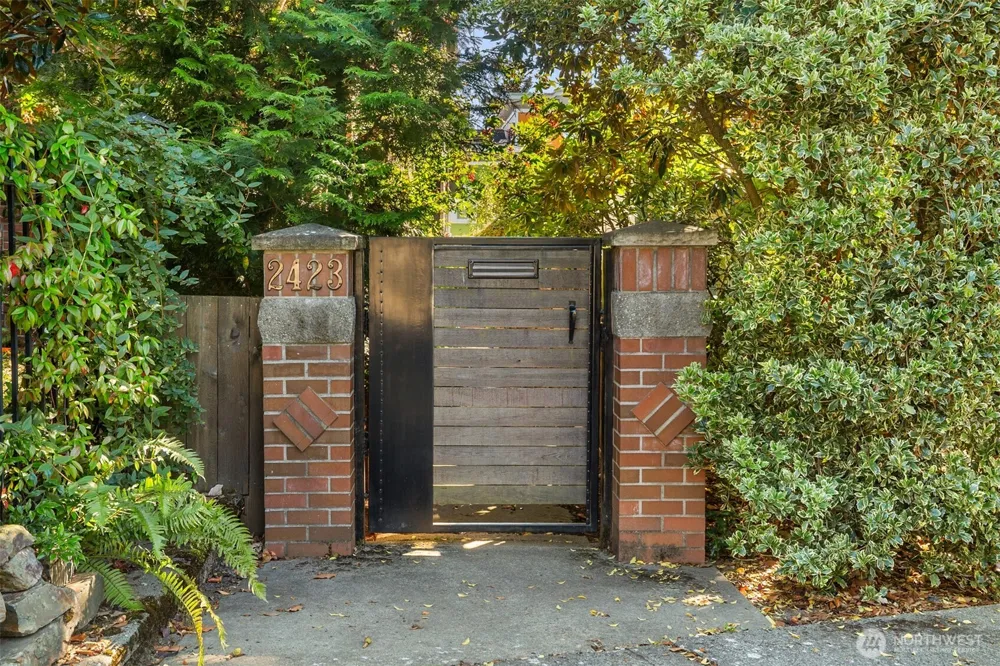 2423 75th Street Seattle, WA 98103