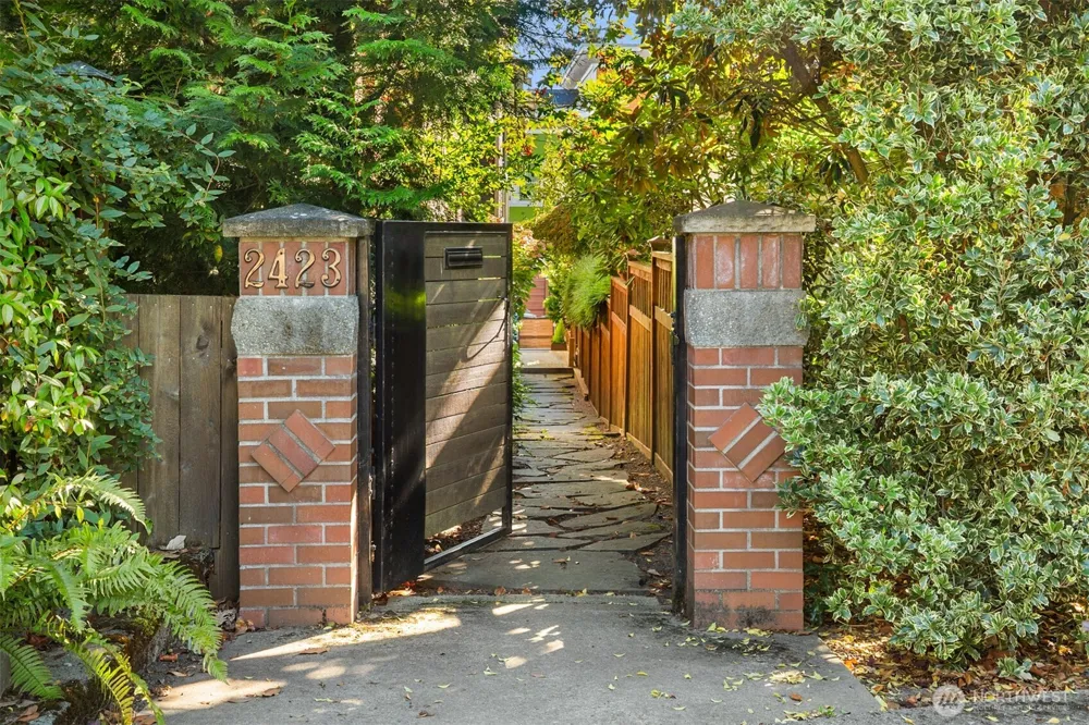 2423 75th Street Seattle, WA 98103