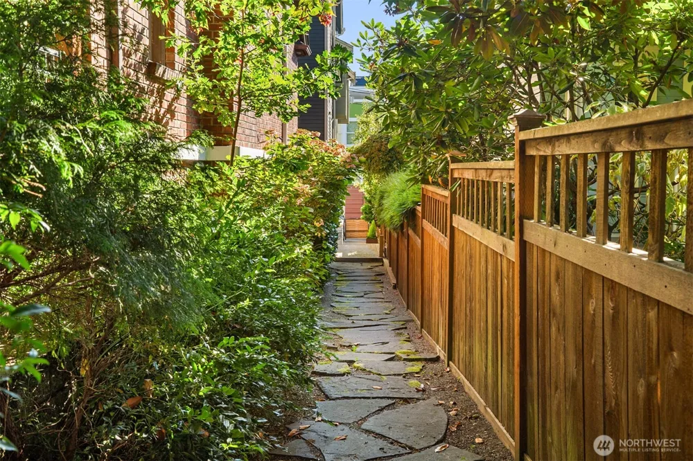 2423 75th Street Seattle, WA 98103