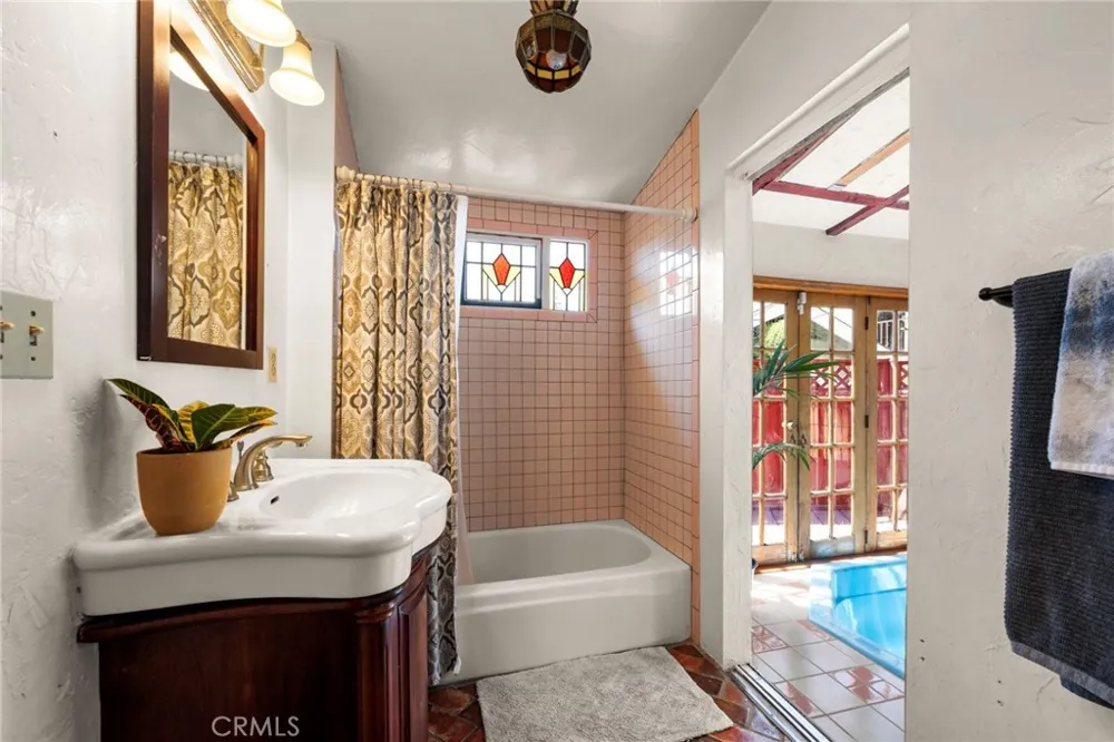 4406 Prospect Los Angeles, CA 90027