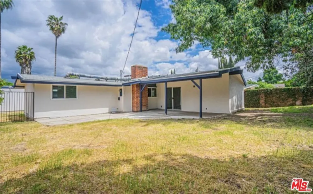 20350 Mobile Street Los Angeles, CA 91306