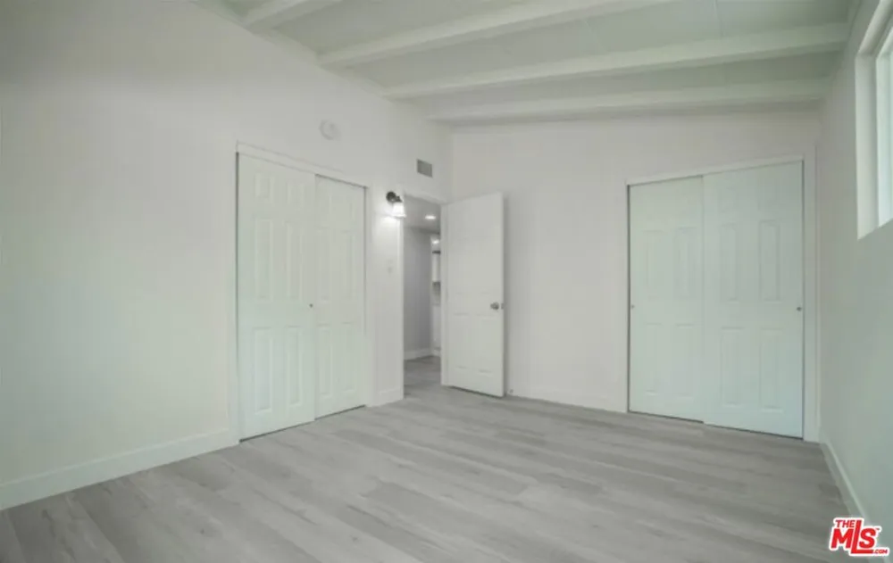 20350 Mobile Street Los Angeles, CA 91306