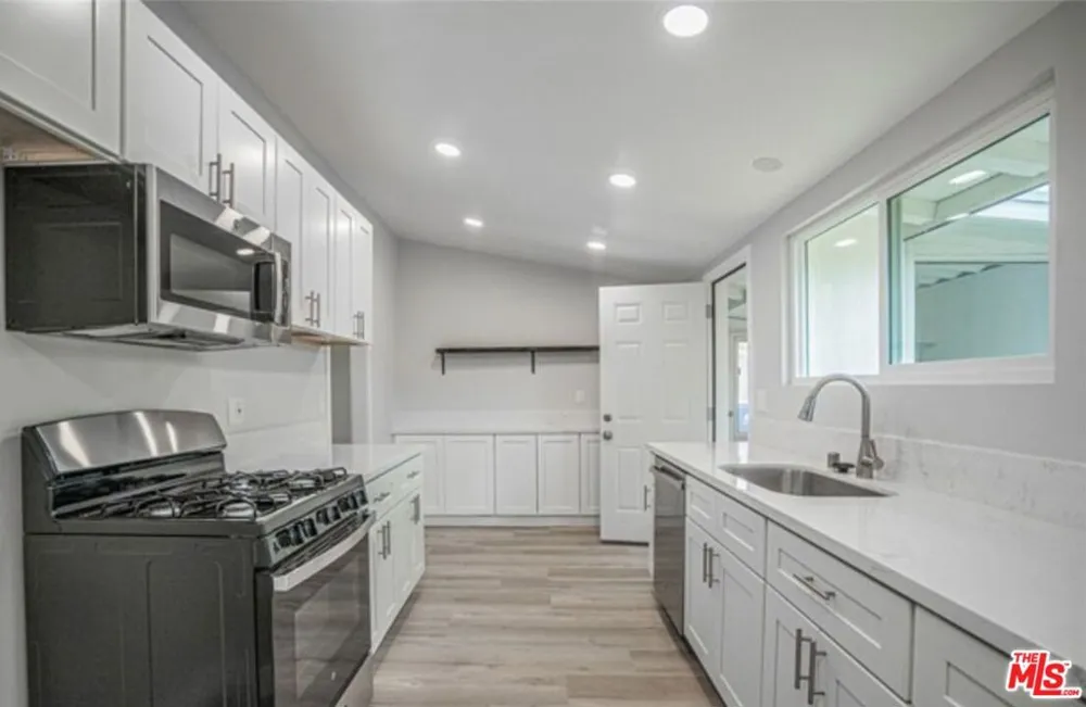20350 Mobile Street Los Angeles, CA 91306