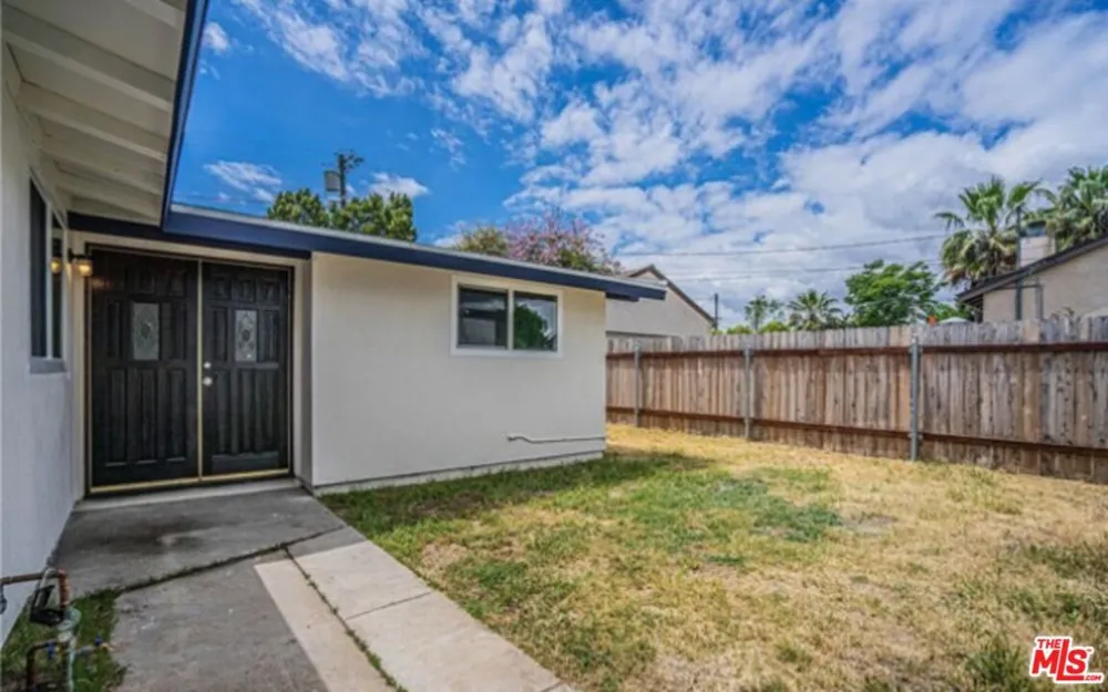 20350 Mobile Street Los Angeles, CA 91306