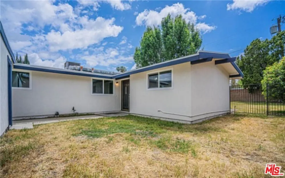 20350 Mobile Street Los Angeles, CA 91306