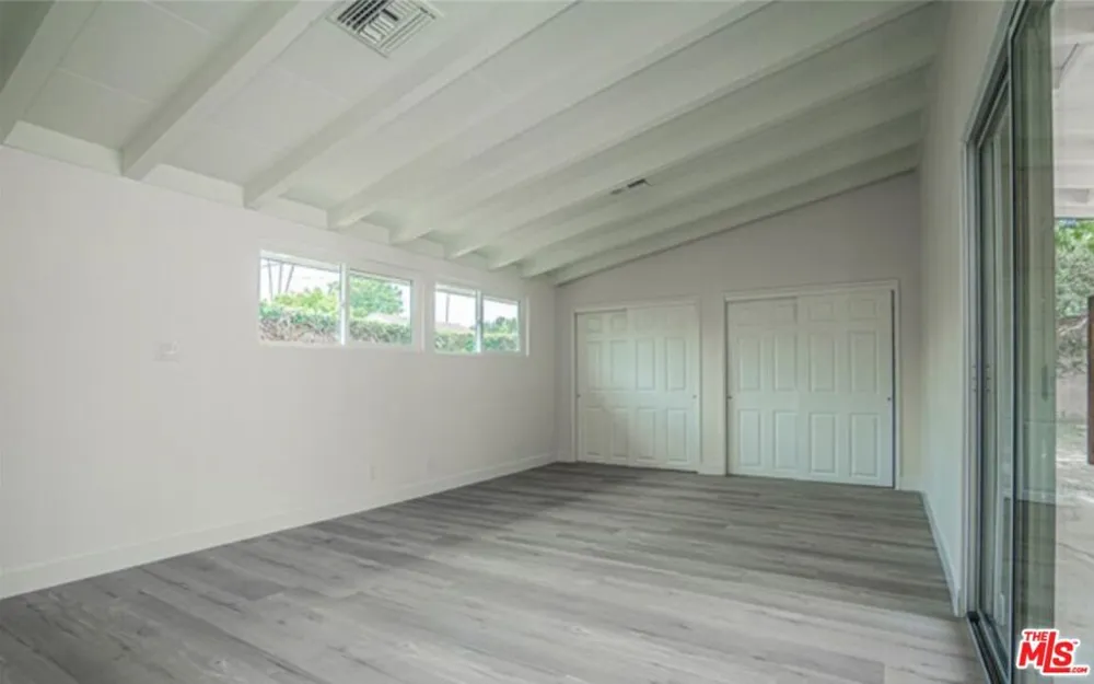 20350 Mobile Street Los Angeles, CA 91306