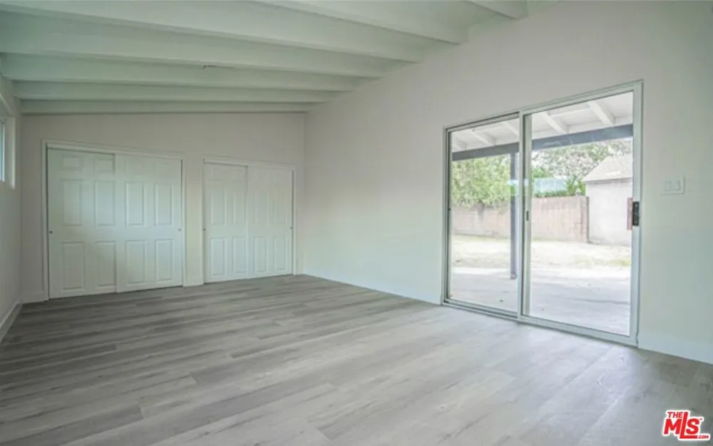 20350 Mobile Street Los Angeles, CA 91306