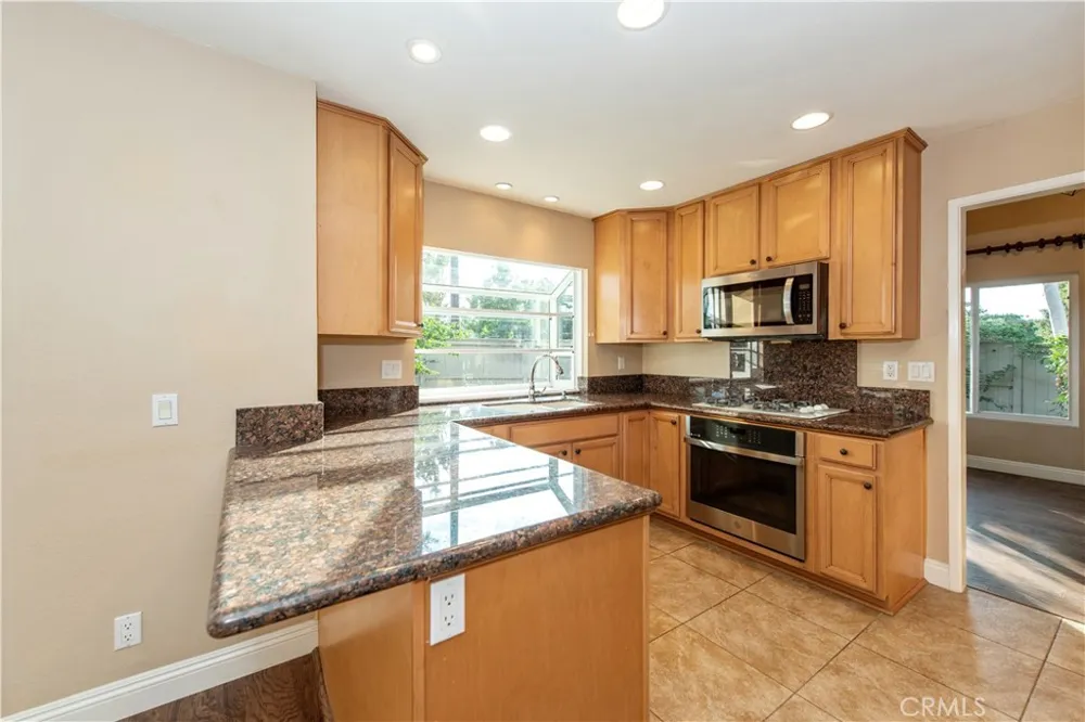 11 Oakgrove #48 Irvine, CA 92604
