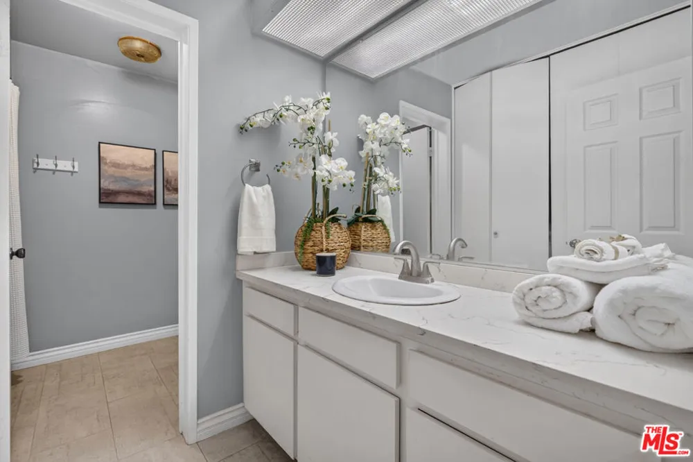 4589 Via Marisol #163 Los Angeles, CA 90042