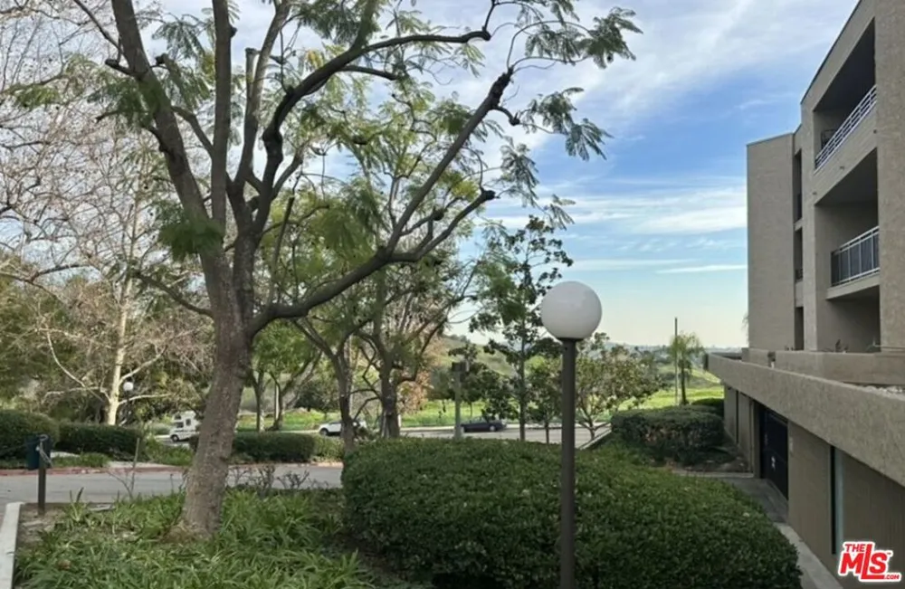 4589 Via Marisol #163 Los Angeles, CA 90042