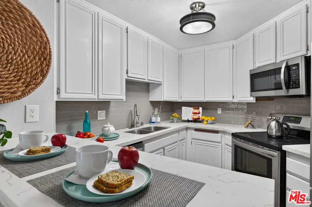 4589 Via Marisol #163 Los Angeles, CA 90042